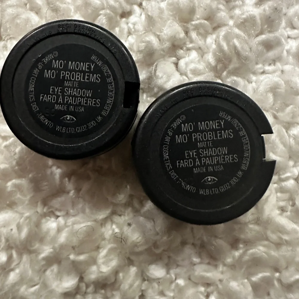 MAC Eyeshadow Pair “Mo Money-Mo Problems” - Picture 3 of 9